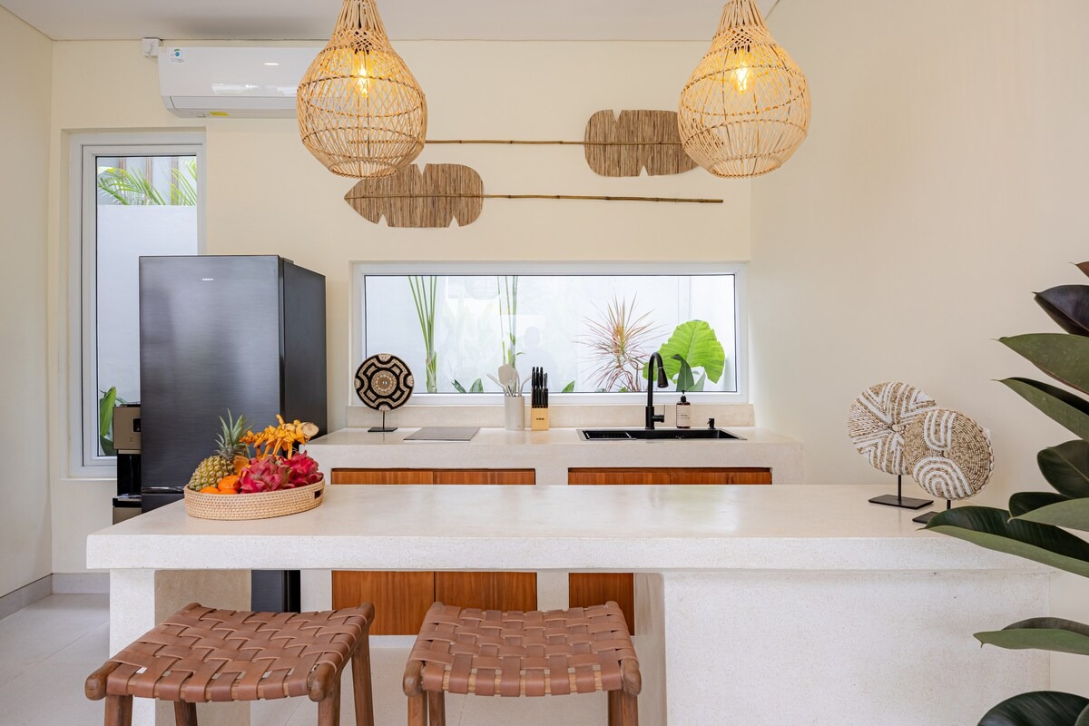 Kitchen island with fruit bowl