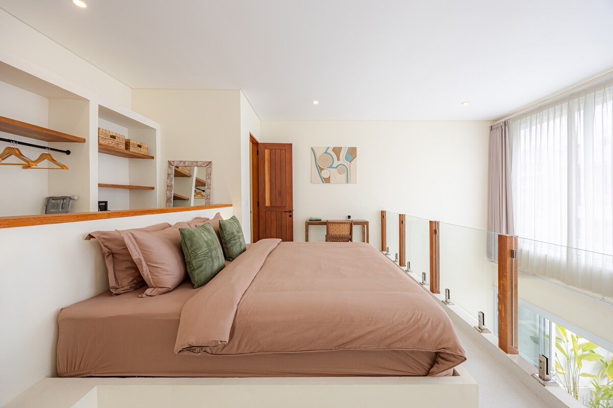Mezzanine bedroom, view with open dressing area